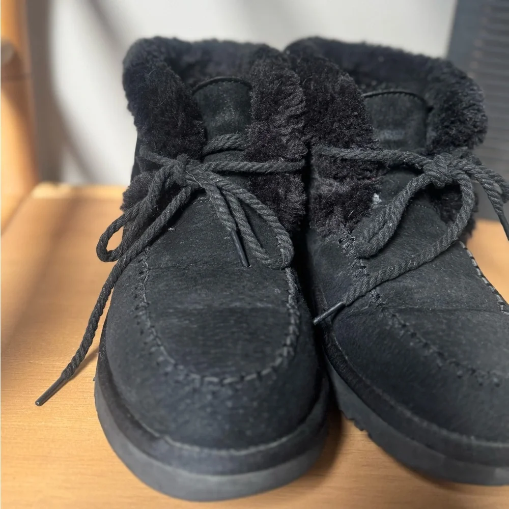 Lamo Women's Black Winter Boots with Plush Lining